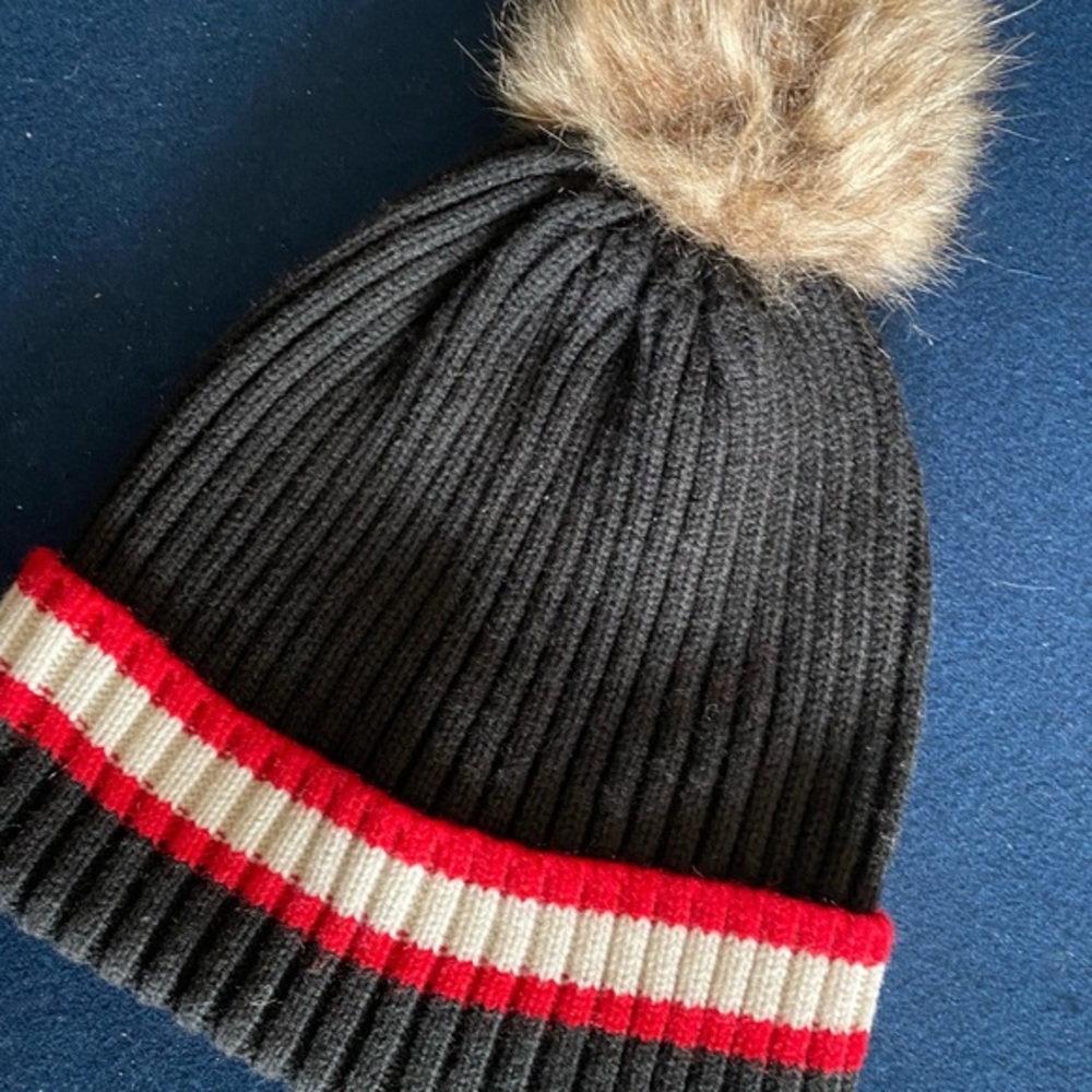 NWT HARRIET ISLES Pom Pom hat with stripe! Wear it rolled up or down❤️stay cozy